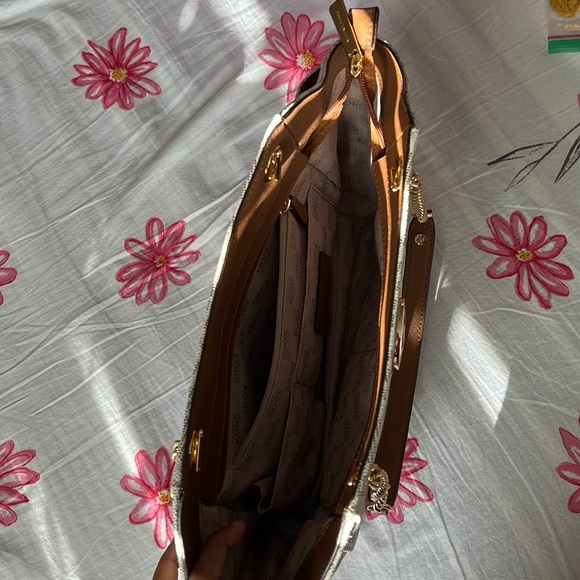 New MK Tote Bag / Micheal Kors Tote Bag . White/Cream, brown with gold handles - Picture 4 of 9